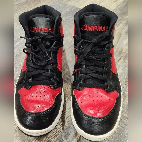 Nike Air Jordan Access Jumpman Black Red Sneakers Size 11.5 M AR3762-006 - Picture 1 of 8